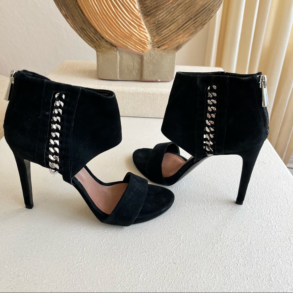 VINCE CAMUTO Freya Suede Heels
